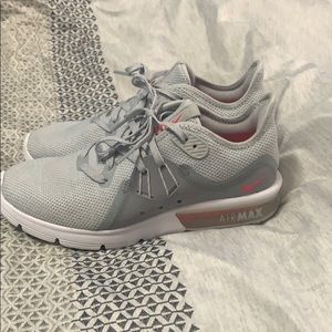 Womens size 6 Nike Airmax